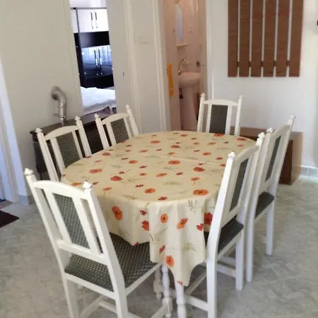 Rozs Haz Apartment *