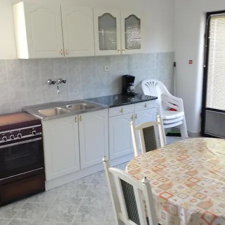 Rozs Haz Apartament *